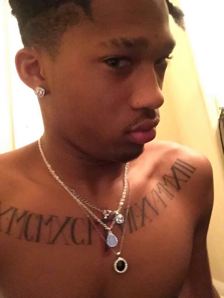 5600_rell's tweet photo. My niggah my niggah damn kid I'm gone miss you kid why you why you bro I can't even think straight r.i.p twin 1/15 gone but never forgotten https://t.co/O3XCWK3WpF