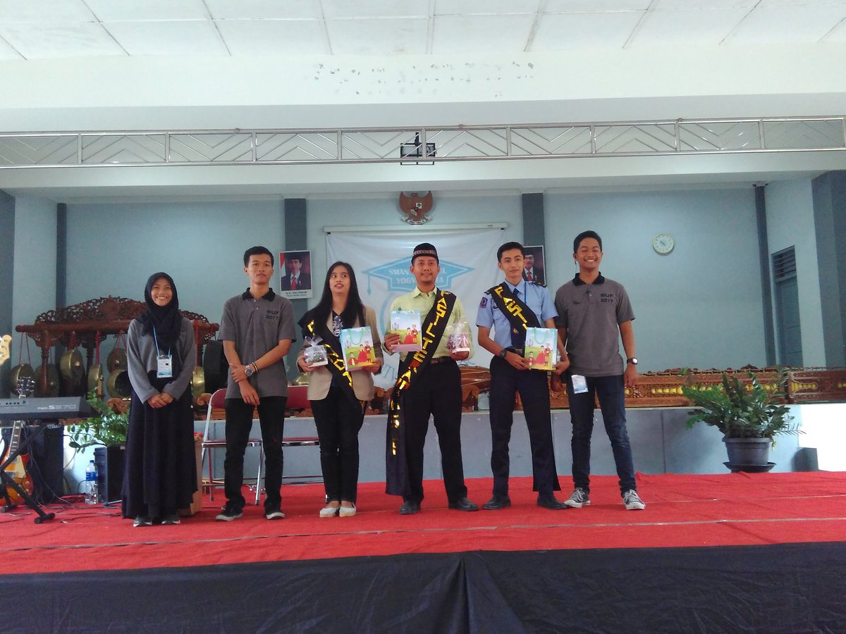 SUF2017's tweet photo. Ini dia pemenang stand terfavorit(UGM), fasilitator teramah(Stiq an-nur), dan fasilitator terinformatif(STTN BATAN)🎉 https://t.co/fHJevzvnzd