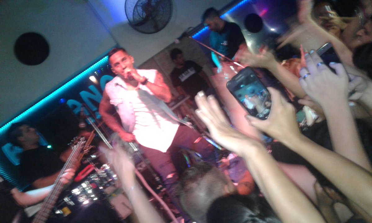 floo_kilates's tweet photo. @MaxiKilates Recontra fueron Uds..
#Bahiano #Explotadisimo #YaConocesEsteRitmo 👌👌🎤🎶🎉🎊❤😙 https://t.co/8WyXr35ytY