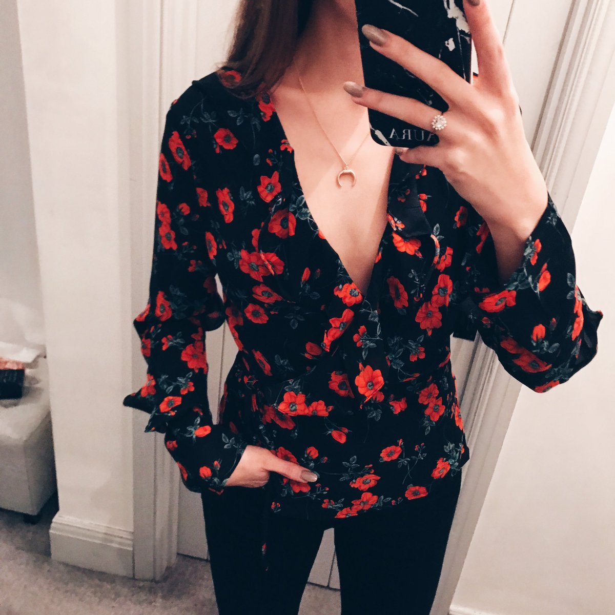 Laura_c198's tweet photo. Loving these winter florals from @Missguided ❤️shop here https://t.co/BbLyH2BgQS ...
@blogginggals @UKBlog_RT #ootn #ootd #fblogger https://t.co/pzZXEkvRjK