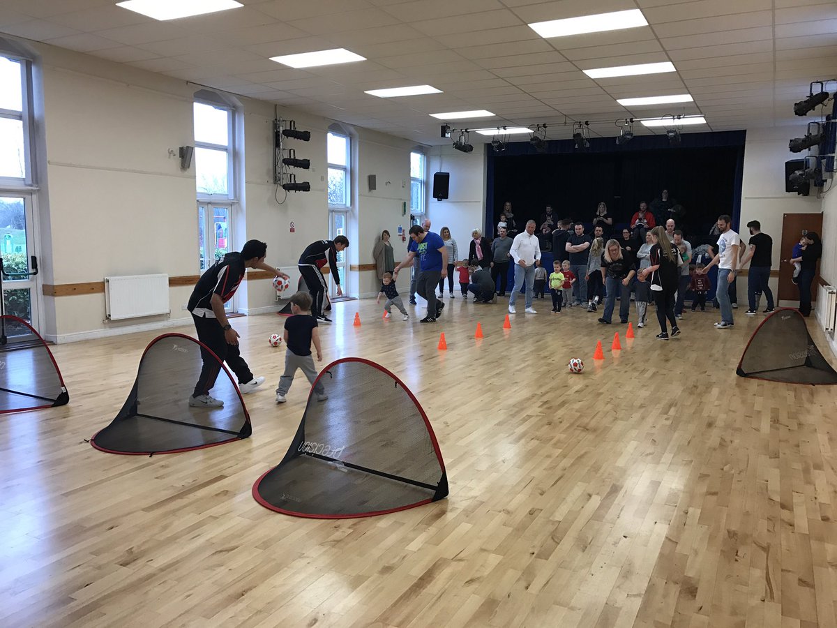 LKMaidstone's tweet photo. Our first #aylesford sessions are well underway &amp; the kids, coaches &amp; parents all having a great time! @LittleKickers #maidstone #kent https://t.co/tbv0Brw9Ub