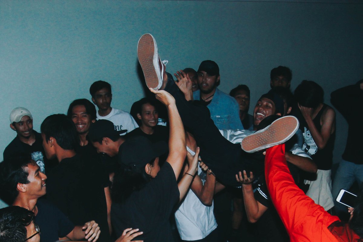 Yesterday, Divide ft SOG, Horizon, Transition, ASADband at Perfect Square Space. Lit af bro!

Hidop gig hidop, anak muda seni!