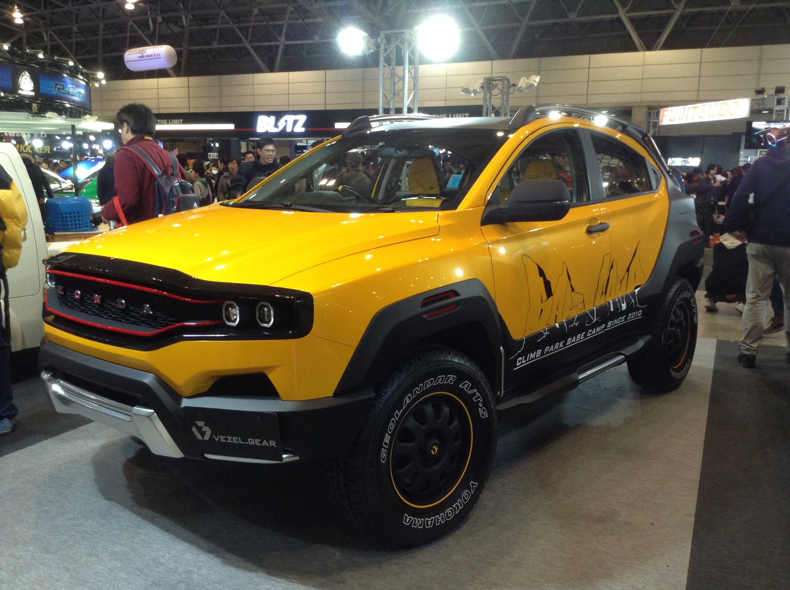 تويتر D D على تويتر ホンダヴェゼルハイブリッドの改造車 Vezel Gear これはカッコイイ 顔つきがアメ車のよう ヴェゼルとは外観はほぼ別物 リアのゲートも横開きで良かった オートサロン17 T Co Eopxp6mz8b