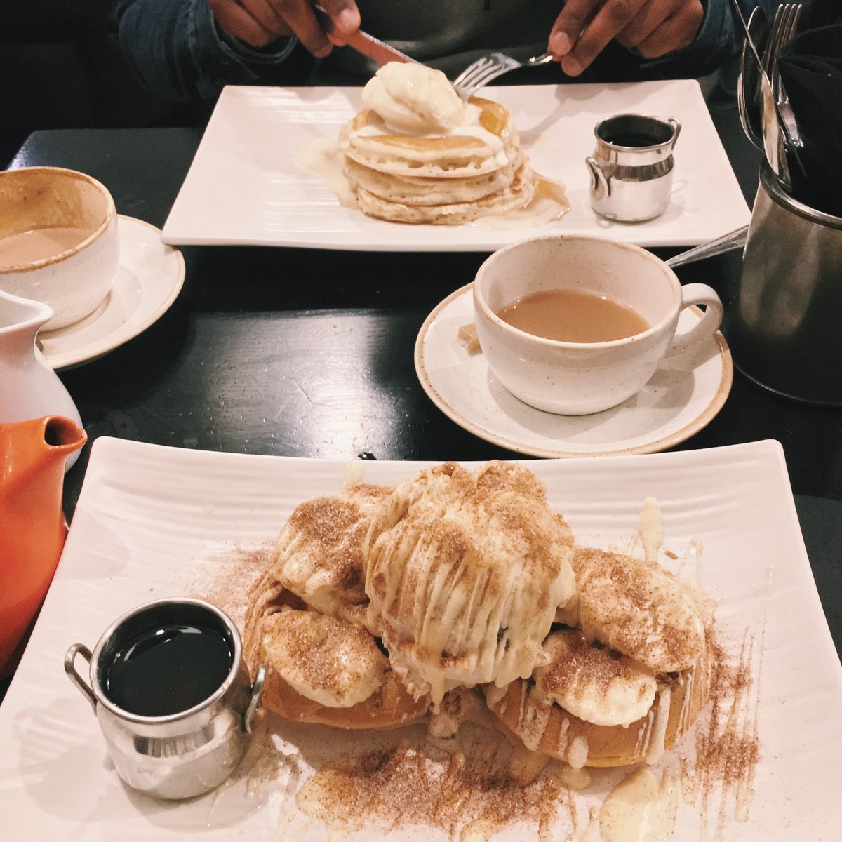 DavinaKumal's tweet photo. About last night... #waffles #bananas #mayplesyrup #cinamonsugar #whitechocolate #pancakes #icecream #noms #foodie #dessert #indulge https://t.co/KSyszBLePr