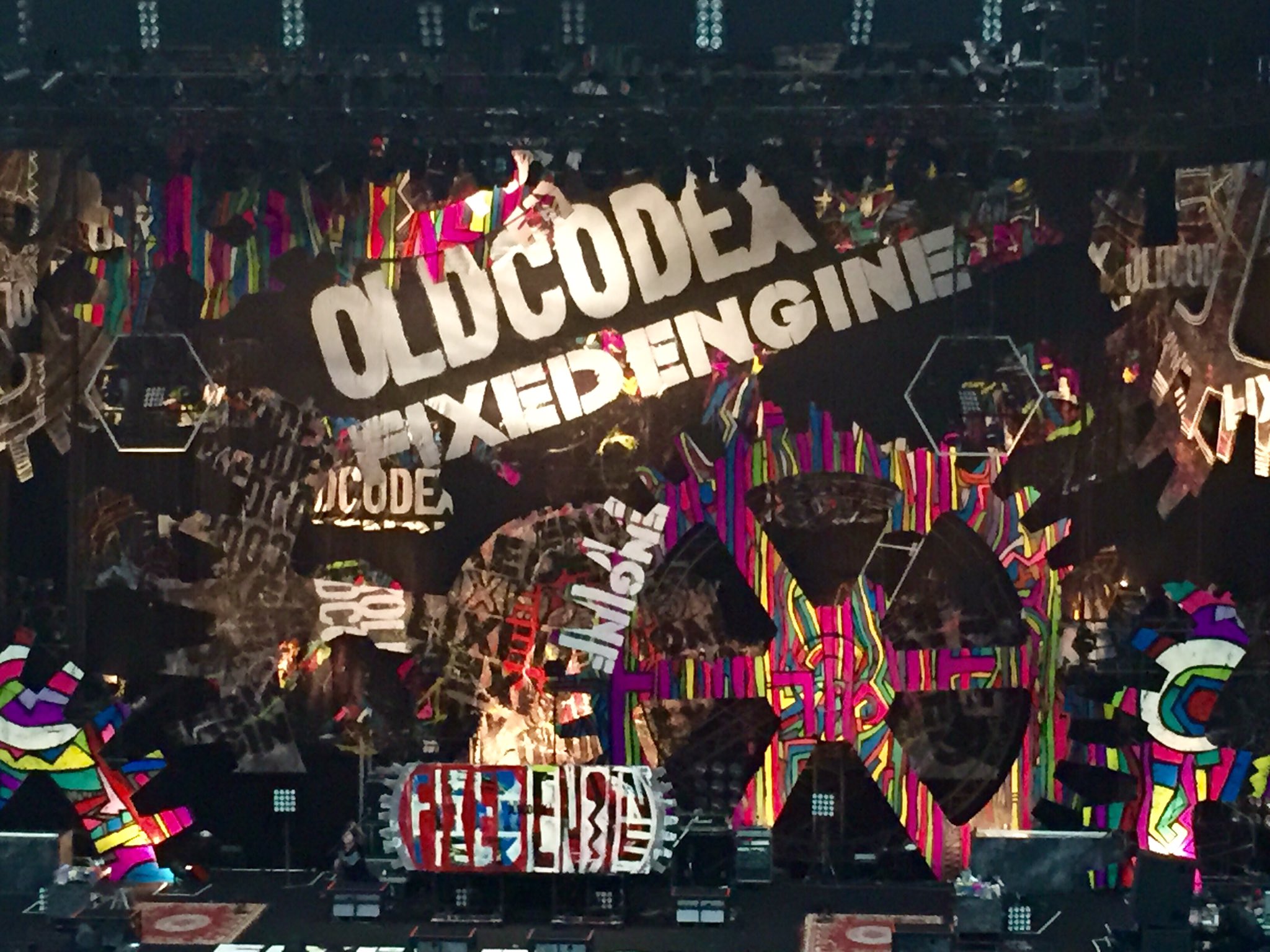 Dantaka Oldcodex Fixed Engine ツアー武道館ファイナル公演に参戦 Ta 2さんのアツイ歌とラウド気味で終始アゲアゲなロックサウンドとyorkeさんのペイントアートに感動 そして何よりはmcから感じた お二人の人柄がとても素敵でした Ocd最高っ また