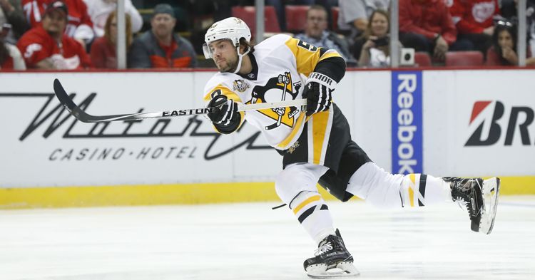 GONG_Redwings's tweet photo. 'Penguins' Letang hurt soon after scoring against Red Wings' https://t.co/LLYKFbJdrj via @USAToday https://t.co/NpmSGBY2uF