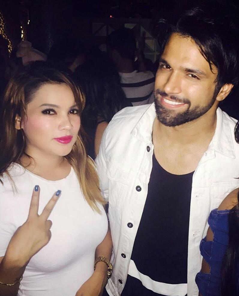 AshvikRithAsha's tweet photo. chettri.rita post " #Trowback @opabarandcafe #partyhardtuesday#with @rithvik_RD #modelparty👅❤️#@#peninsulagrand https://t.co/GABMrbSgzd https://t.co/REAk5oGtQo