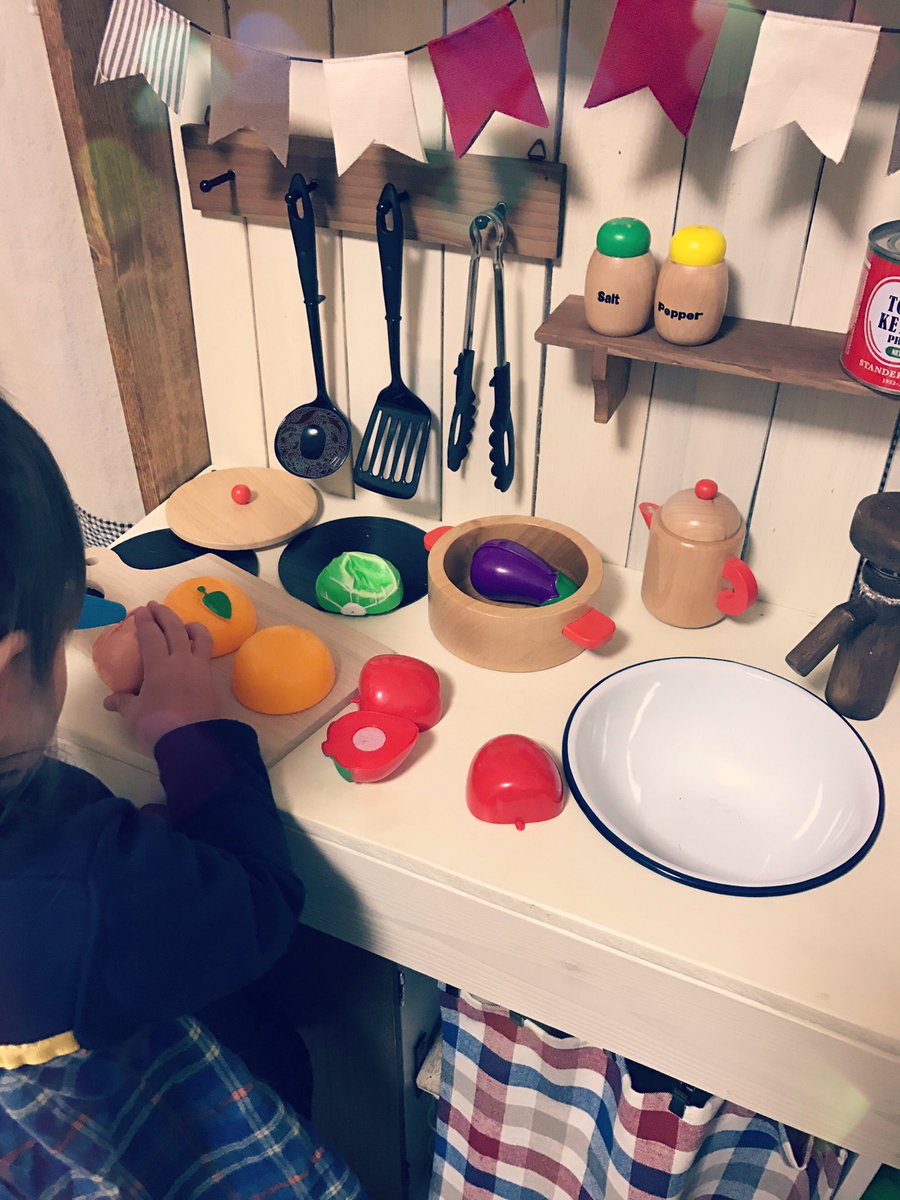 84111968's tweet photo. “ ◯◯してみた ” シリーズ最新作！

【おままごとセット作ってみた🍎】

#OCEAN 
#つくってみた
#おままごとせっと
#パパの本気
#監修：奥さん
#行け！DIY男子
#子供の喜ぶ顔がみたい
#研磨と塗装の時間が半端ない
#素晴らしき達成感
#いいと思ったらRT https://t.co/wIbJixtxAT