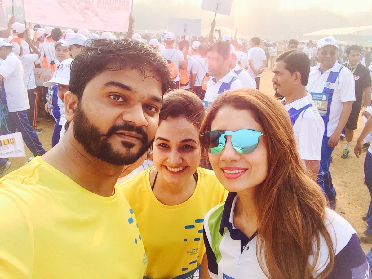 WAGHdinesh's tweet image. @TheMahiraKhan Thank you Mahira for this wonderful pic... #mahirakhan #themahirakhan #Raees