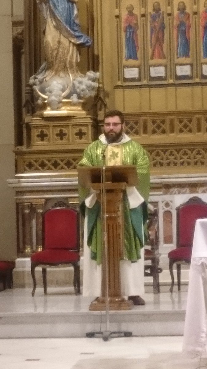 Comienza la Eucaristía de las familias presidida por el P. @AntonioCSsR #yovoyamisa @Redentoristas1