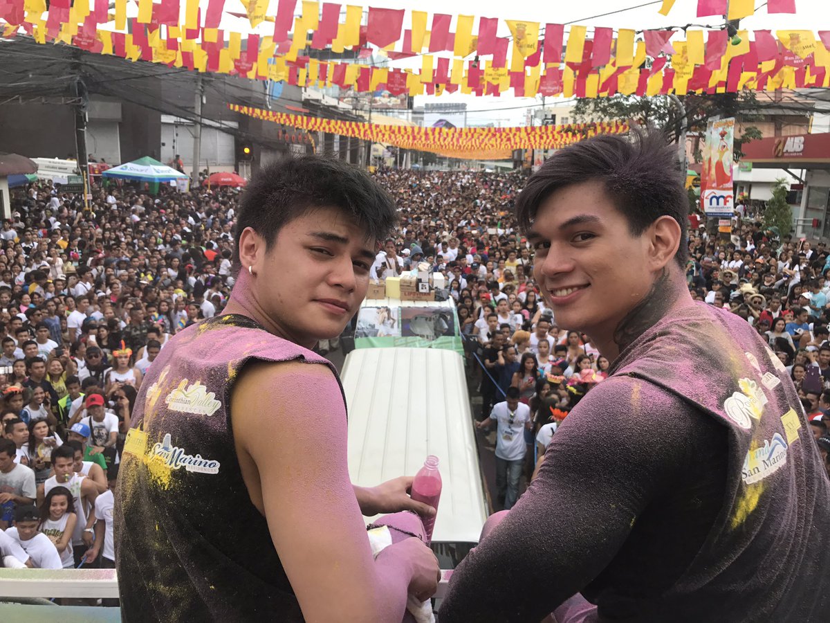 immarkcoleta's tweet photo. #SINULOG2017 @iamr2alonte @iamzeuscollins 🤘🏻 https://t.co/BHr6vDJprZ