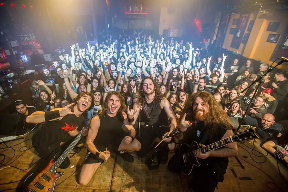 ¡¡¡BARCELONA ARDIÓ!!! 
¡Mil gracias a los 300 que vinisteis el viernes por la noche a reventar la sala Bóveda con nosotros! INOLVIDABLE