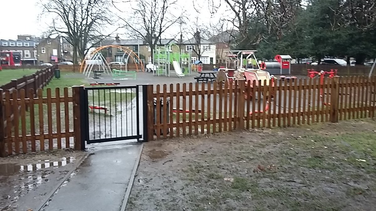 WansteadPlay's tweet image. Despite the rain, the new fences and gates look great! Thanks to @DoMoreRed and @RedbridgeLive for sorting.