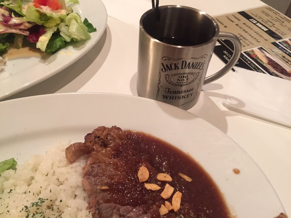 【ホットコーヒー(ランチセット) - 27 PARADISE CAFE】過日訪れた欧米の郊外にありそうなカフェバー。コーヒーがジャックダニエルズのステンレスカップに淹れられるのも、ある種の風情。