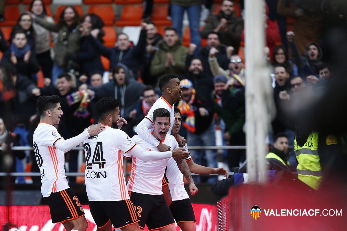 Carlos10Soler's tweet photo. Contento por la victoria. A seguir trabajando para que los buenos resultados continúen!💪⚽️ https://t.co/9WlrFxGWKC