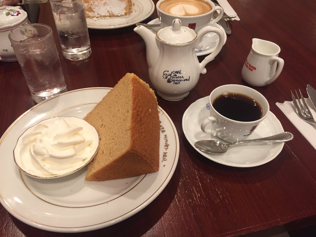 【ホットコーヒー(ケーキセット) - CAFE de GINZA MIYUKI-KAN 銀座みゆき館  銀座2丁目店】過日訪れた銀座の有名チェーン。値は張るが、コーヒーに最初からお代わりが付いてきて得した気分だった。