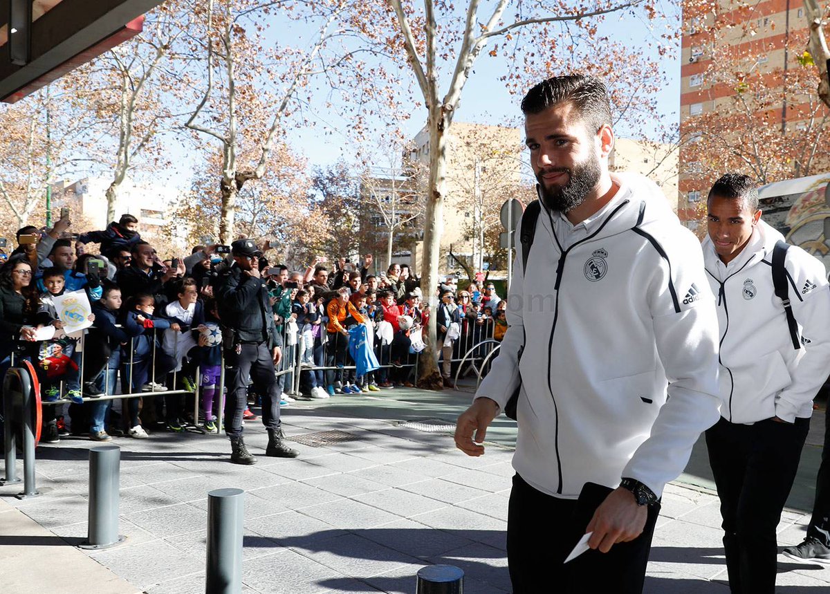 realmadriden's tweet photo. 🛬👋📸 #RMLiga
Hello Seville, we're back!

#HalaMadrid https://t.co/2Mm6sE2mID