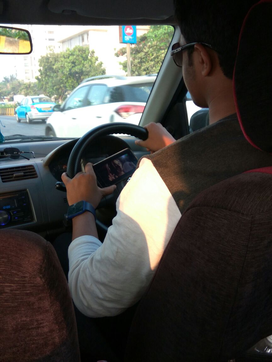 AsifRKondkar's tweet photo. Nowadays this is how I drive my Car!!!
Just enjoy my driving..
#SingaarKoRehneDo!!
#SGFever #SingaarFever #SGian
@shreyaghoshal Your voice 👌 https://t.co/jSPELEitUQ