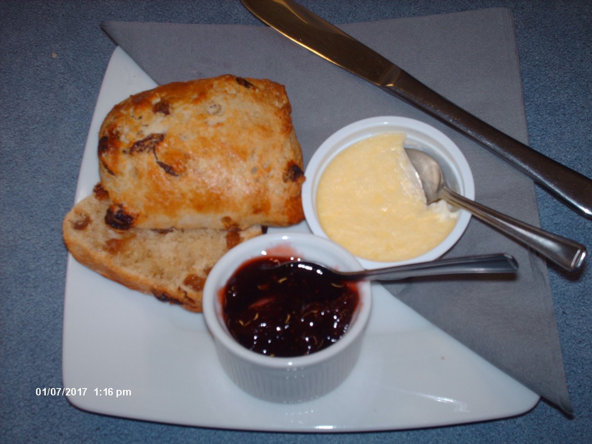 QuattShop's tweet photo. Morning All How about fresh warm fruit scone clotted cream &amp; home made jam? Delisc Have a great day https://t.co/sASL4iGLdw