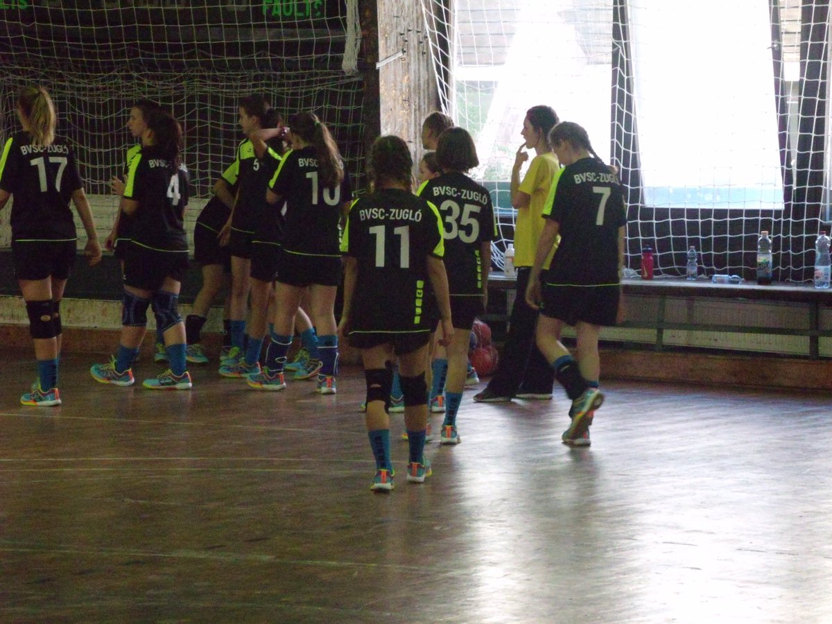MatkovicsFanni's tweet photo. The best day💕 #handball #handballismylife #love #leftwing #winner https://t.co/kmkd2t7y36