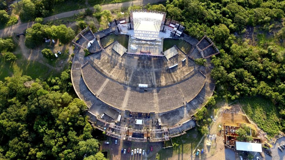 ABCDigital's tweet photo. El Anfiteatro resurge de las cenizas, por @jorgecoronel. 
https://t.co/qYniLYvucr  vía @ABCEspectaculos https://t.co/Kpjwh8oQLV