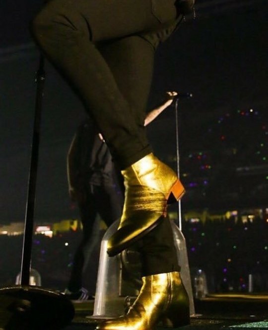 1DFangirl422's tweet photo. A beautiful picture of #harrysshoes
👞💖 https://t.co/w0mDQMmGVS