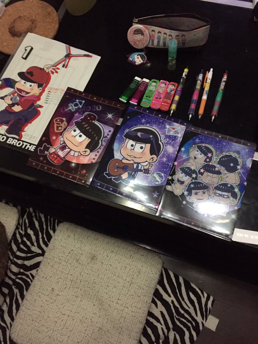 これさ友達からの誕プレのおそ松福袋の物もあるけどさなんかハマり始めたときより結構増えた気がする