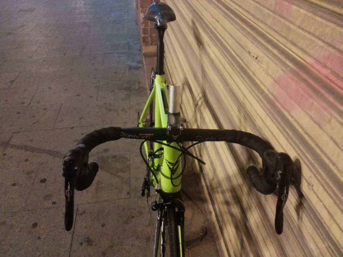 Bikesandcity's tweet photo. Qué gusto da despertarse el domingo y encontrarse el nuevo modelo #vitoriabikes Race 3.0, cuadro aluminio ultralight/titanio! #amazingbikes https://t.co/PlIA8OaaV5