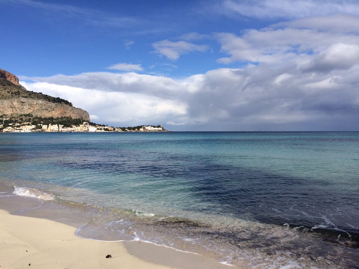 xxbase's tweet photo. @runlovers #meraviglia #iocorroqui #15GEN17 https://t.co/MAHPAyRTT3