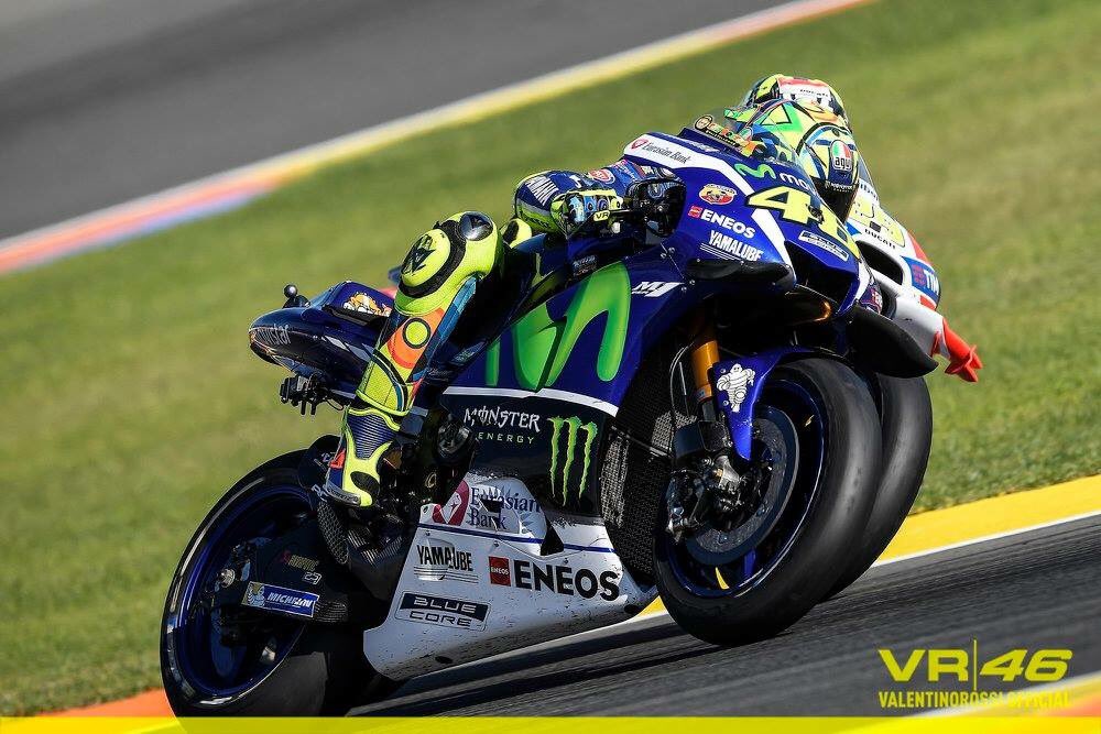 smnfull's tweet photo. Tra 4 giorni #yamaha svelerà le nuove livree della M1 #2017 per @ValeYellow46  e @maverickmack25  #MotoGP #VR46 @SkySportMotoGP https://t.co/XMgZHJdTdn