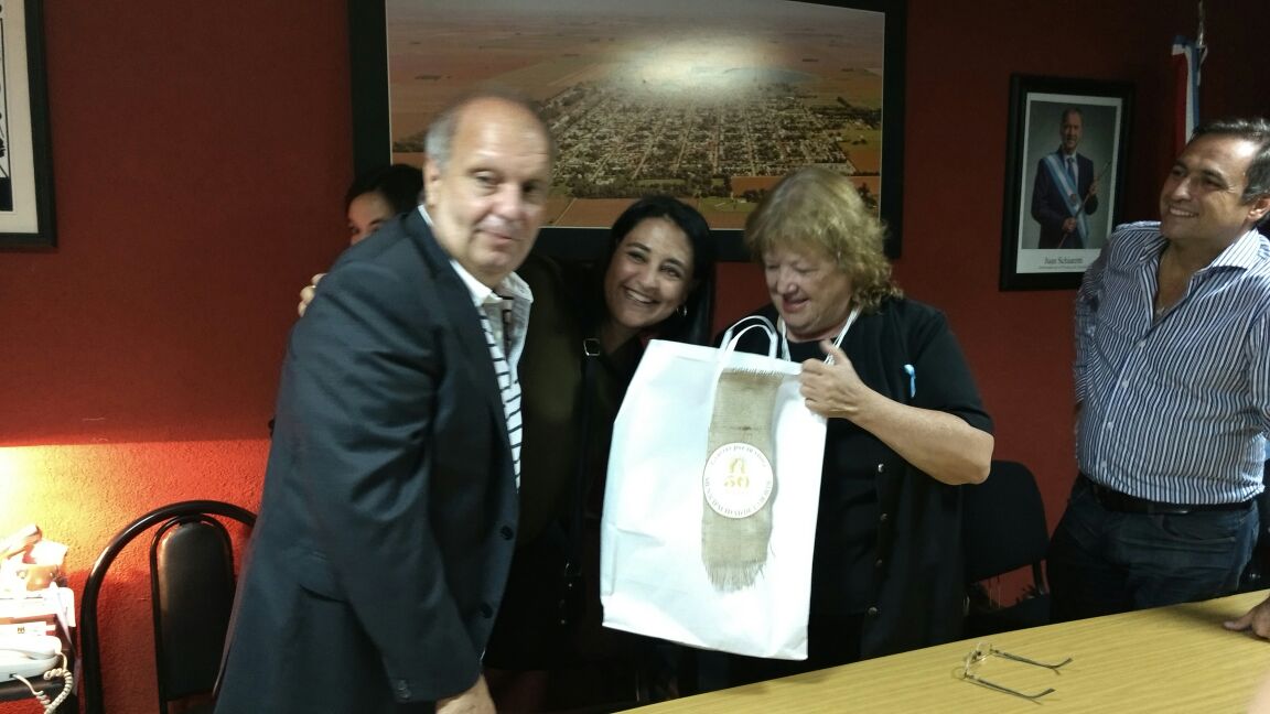 SoherElSukaria's tweet photo. Anoche compartimos el Festival @malambolaborde junto al Ministro @herlombardi. Enorme agradecimiento a la Intendenta #MariaEVidal https://t.co/tqN25qOeGw