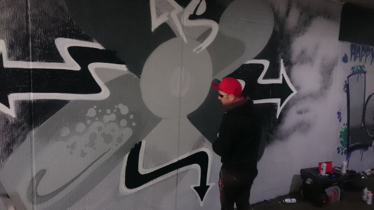 NickVagus's tweet image. Awesome to spend time with #DECAY creating a new #StreetArt masterpiece in Cheltenham. Watch this space. #graffiti