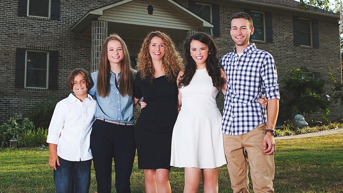 Mom builds house for her family using #YouTube tutorials https://t.co ...
