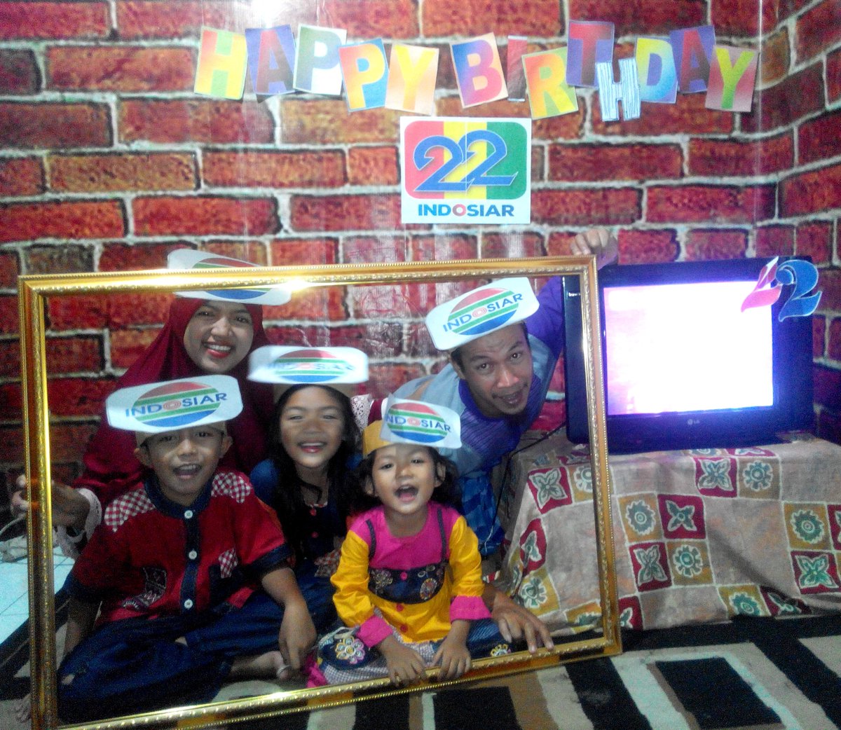 KalleMohammad's tweet photo. Dirgahayu TV tercinta @IndosiarID semoga makin kreatif, inovatif, membangun karakter bangsa, menjadi no 1 #Indosiar22 https://t.co/4EFX0MjysZ