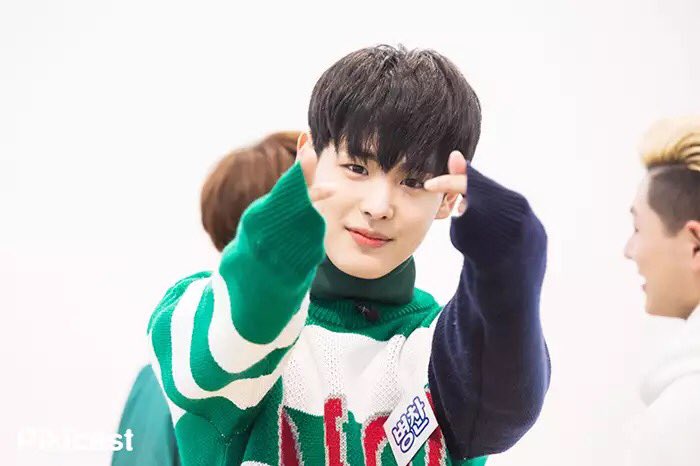 piki_ent's tweet photo. 빅톤과 주인이가 함께한 <가사분담쇼> 비하인드 컷 공개!
꽁냥꽁냥한 빅톤이들의 귀여운 모습은
요기서 확인해 주세요♥ ▶ https://t.co/WWFaN2LR8o
@VICTON1109 #피키캐스트 #가사분담쇼 #빅톤 https://t.co/zwVeVYSWJ6