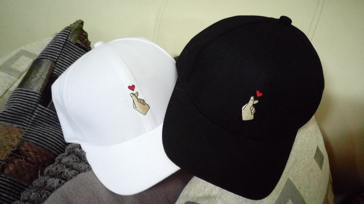 kristinekang_'s tweet photo. there are still some stocks available at SM Megamall ππ #fingerheartcap #dara https://t.co/XUAmHjVNTw