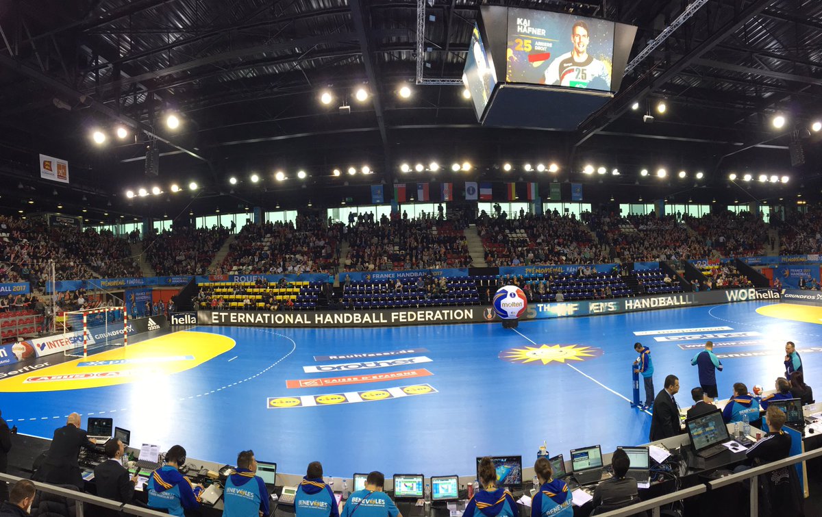 Auf geht's ab geht's!! ✌️💪#Rouen #HandballWM <a href="/LeKindarena/">Le Kindarena</a> <a href="/DHB_Teams/">DHB_Nationalteams</a> @DKBHBL