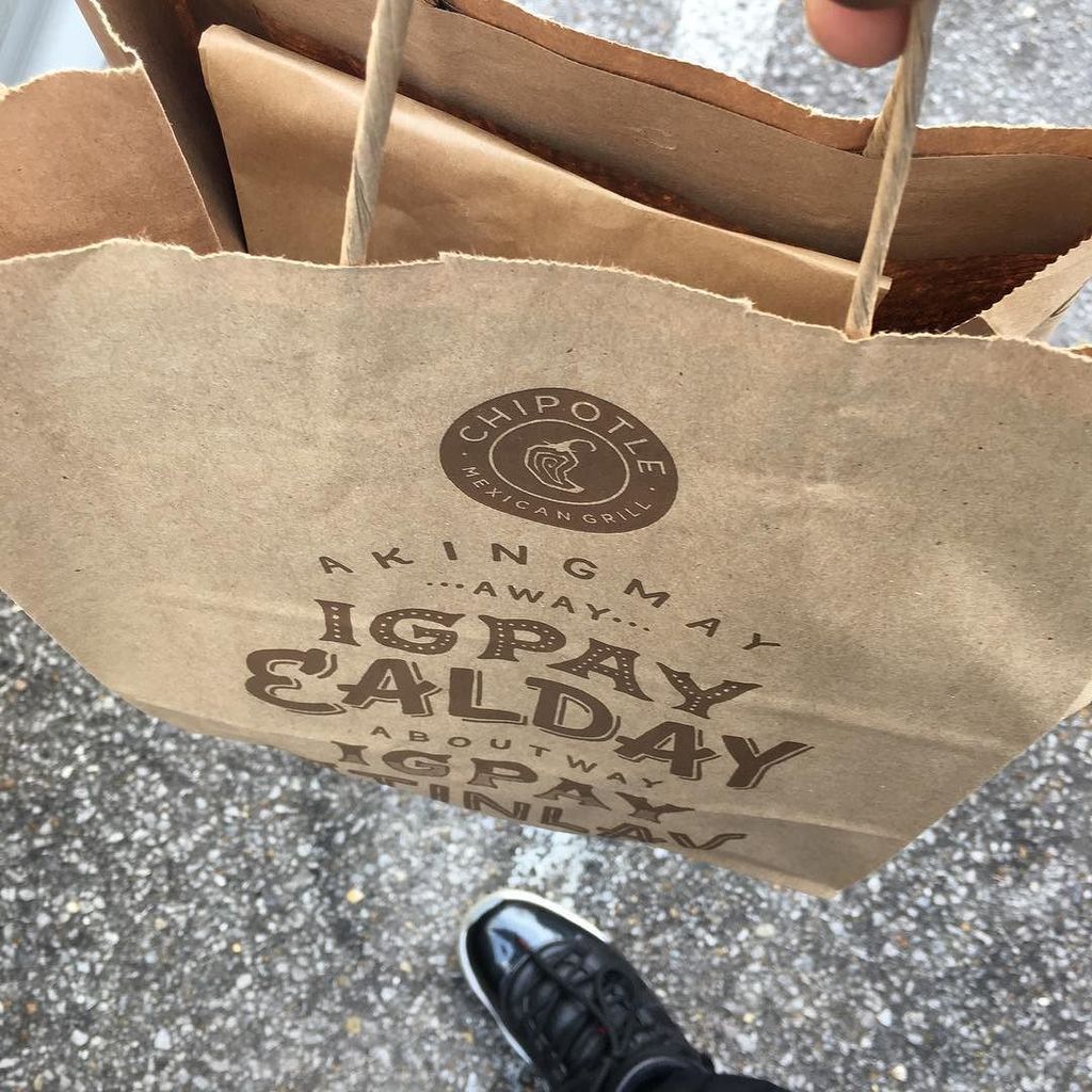 LawCompConsult1's tweet photo. Got that crack #chipotle man I love this place especially when it's free #giftcardlife #Js #7210s #sneakersandfoodp… https://t.co/IoL8817dpt