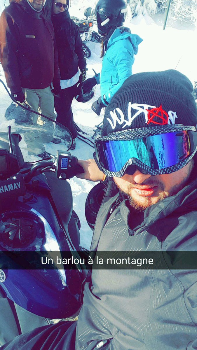 3330677959264bc's tweet photo. Même à la montagne on reste barlou #barlou #motoneige  @sethgueko https://t.co/eDYPktBUTF