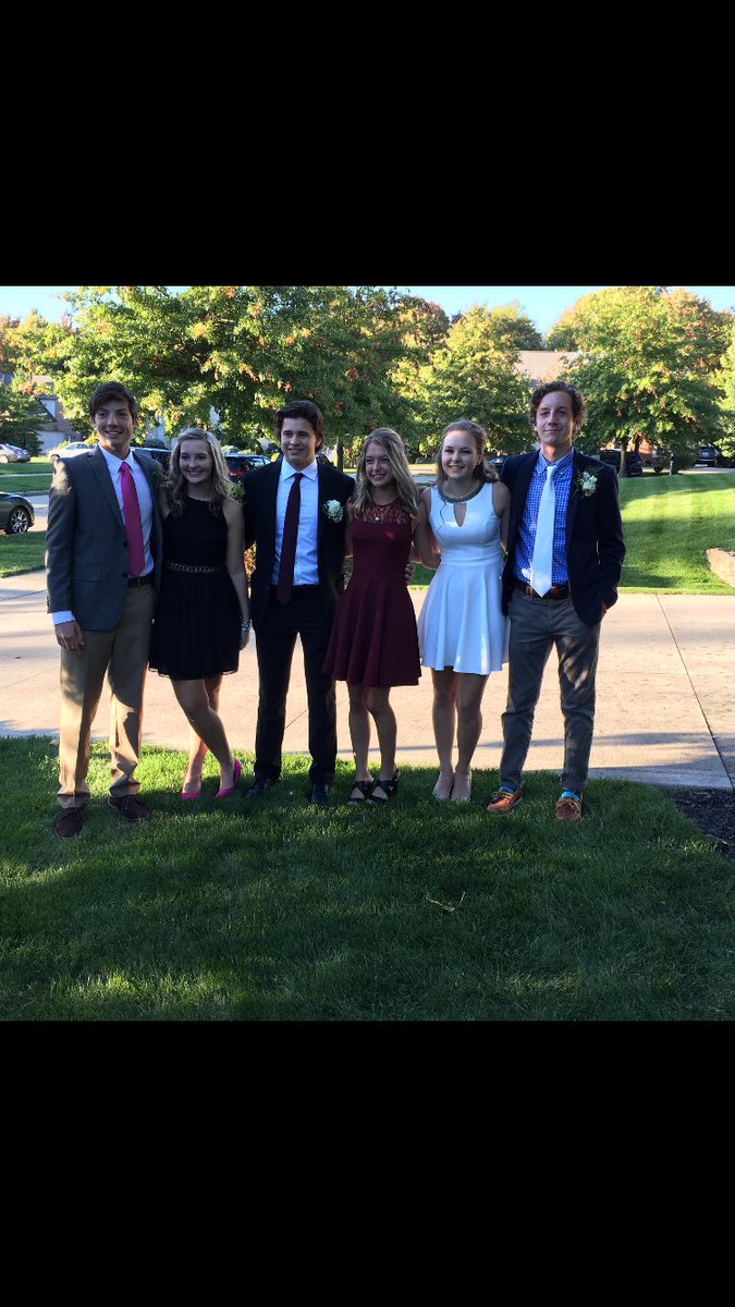 Leoeyink's tweet photo. Happy birthday @emma_rozek!!!! β€οΈπ Miss you!!!! #oneslowdance https://t.co/0cyJOVBNSu