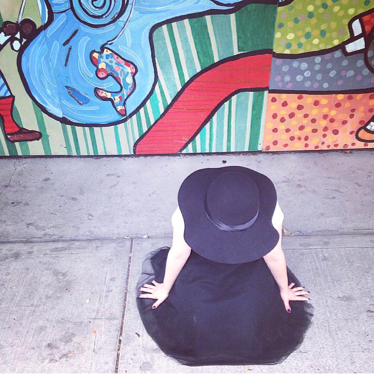 FrugalFashMag's tweet photo. Celebrating #NationalHatDay with my fav pic of my fav hat. The #StreetArt is an added bonus. #DowntownMobile #OOTD https://t.co/TGDLPOzFJb