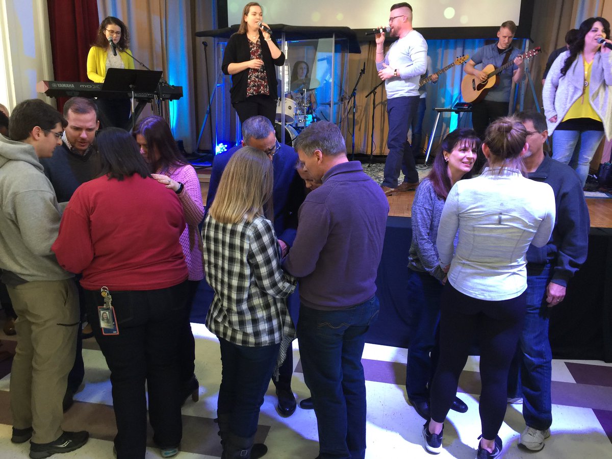 CICchurches's tweet photo. So blessed to have @CovLive represented @TriumphDC what a great service with @PastorMHayes #WhenGodIsFirst https://t.co/j87ltqSF93