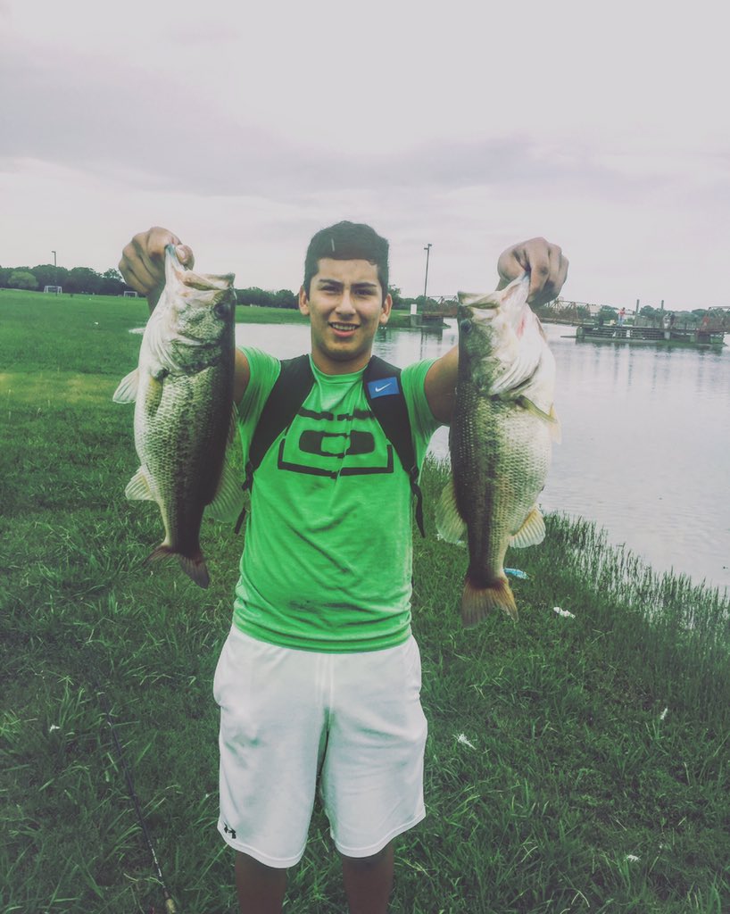 Feel_Fishing's tweet photo. A double catch for @Gjimenez1010 
The left one around 4 pounds and the right one 6 pounds...  Good job !👌👏 https://t.co/K2UT5btMiK