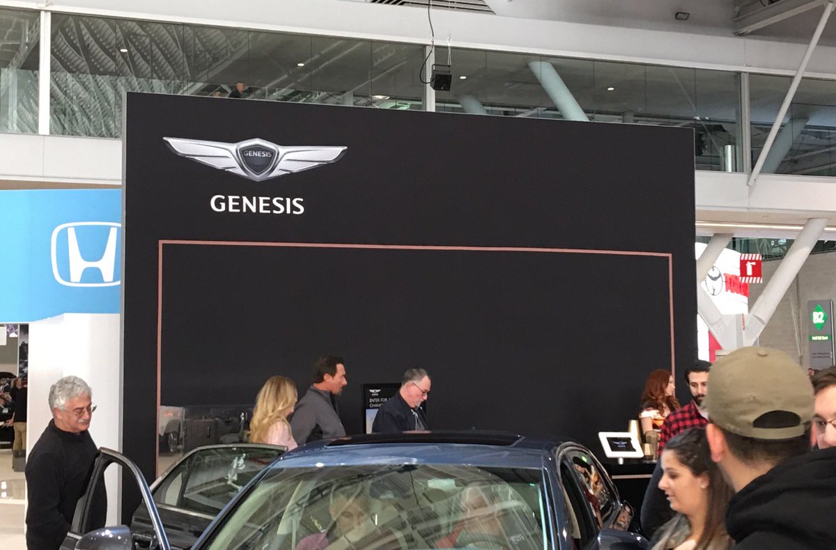 uscoaster's tweet photo. For a second I thought @MINI went back to their early 2000s brand identity and then I realized it's just the fancy #Hyundai #NEAutoShow https://t.co/2LyVRcxUk5