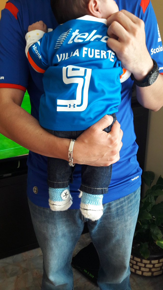 Aleanx's tweet photo. #queTDefine Sangre Azul!! https://t.co/e34v3kiLsF