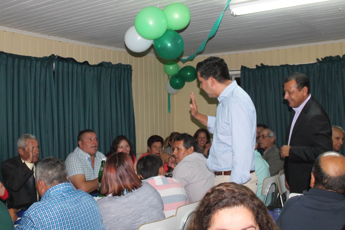TheKLF1's tweet photo. #Melipilla Nuestro alcalde @IvanCamposCL llegó a la cena bailable para saludar de la rama senior 50 y 60 del Club Deportivo El Bajo. https://t.co/WDO5Gv8r4s