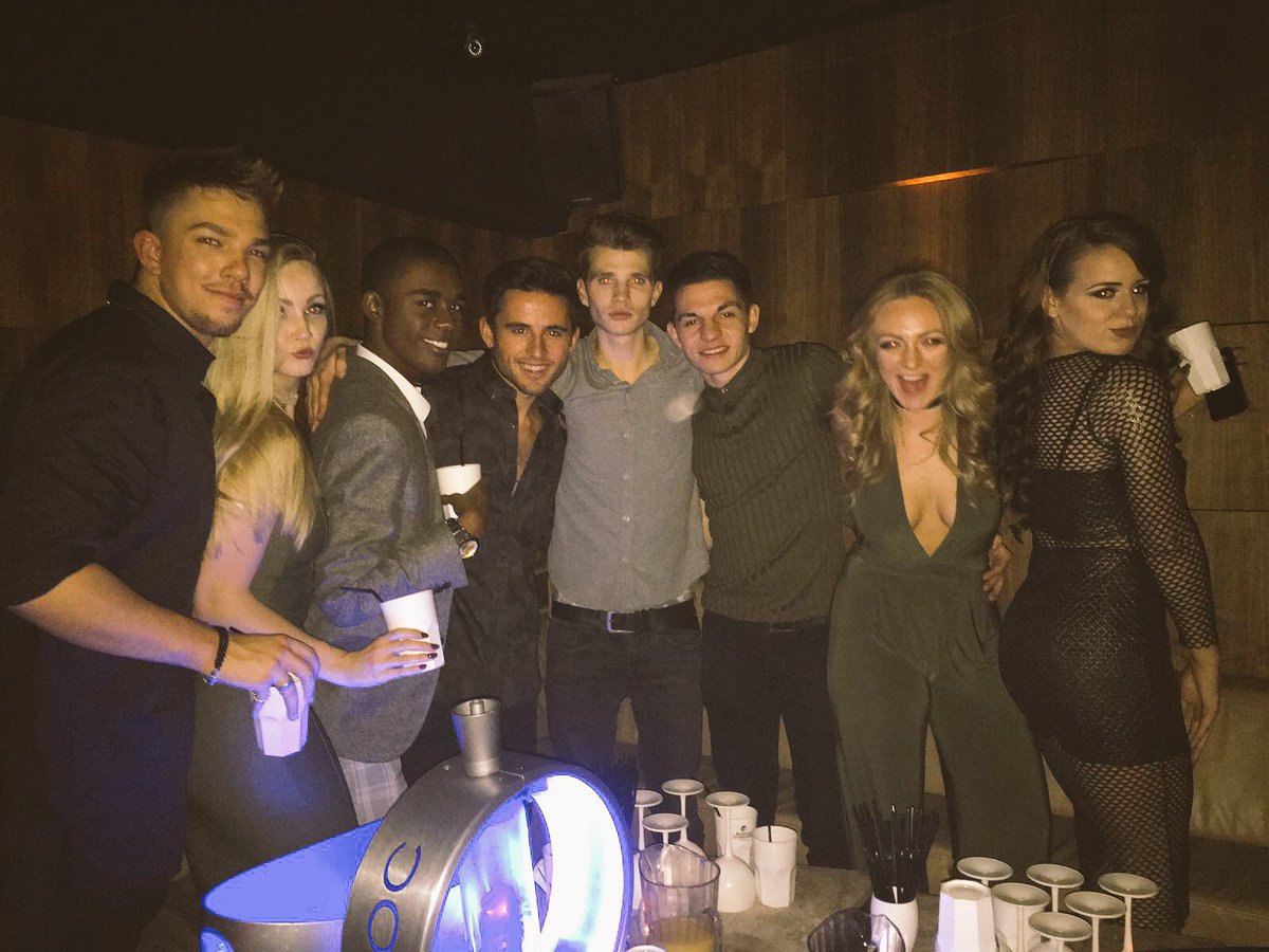 ItsJay1993's tweet photo. Full out ✌🏾🍸 https://t.co/2pU0Ig9hAa