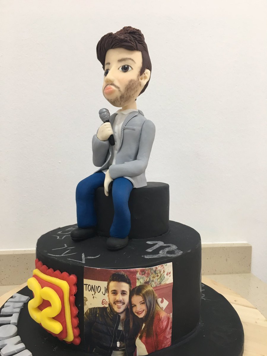NookSugar's tweet photo. Feliz 22 cumpleaños, Artista!!!! @AntonioJSMazuec #personalcake #tartaspersonalizadas #beSweet #sugarsnook https://t.co/8jLUPrycVw