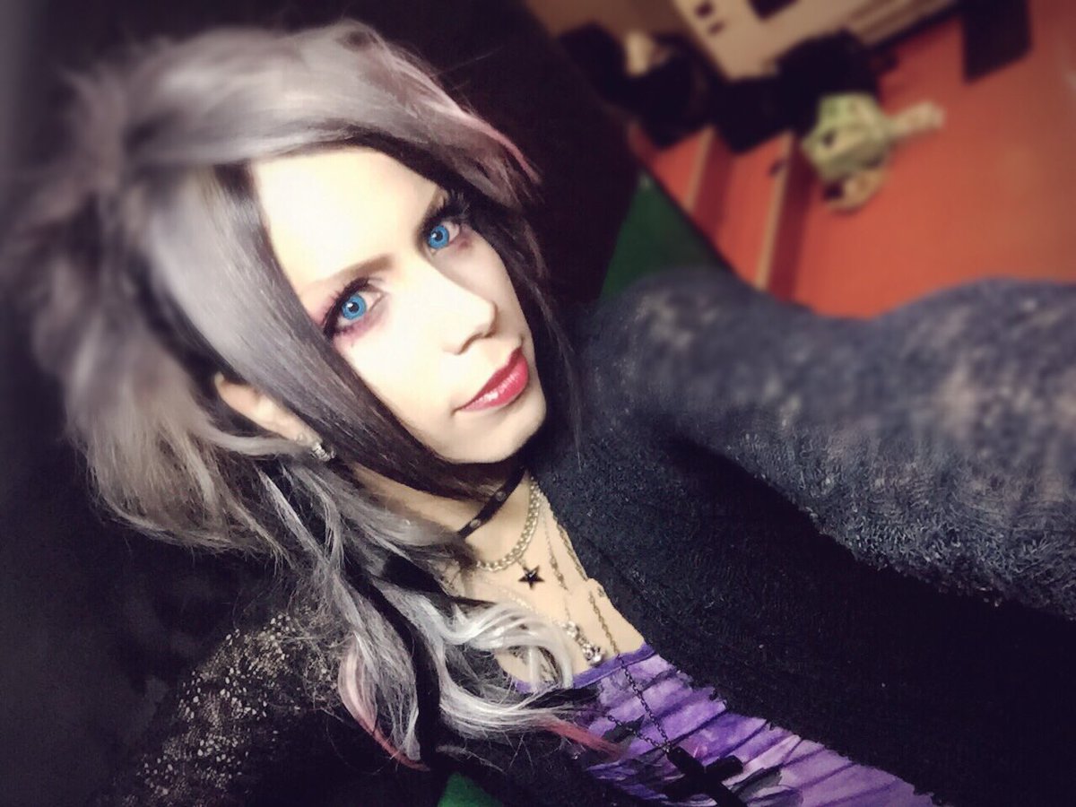 gh_ray0511's tweet photo. 解散ワンマン！

一瞬一瞬がとても居心地良かった。

みんなの事本当に大好きです。
ありがとっ
またどこかで会えたらいいね。

そんなれいくん。今日は気持ち良く、楽しく弾けてよかった！
関わってくれた皆さん本当にありがとうございました。
グラムヘイズありがとう。
またブログで。 https://t.co/bQE1ZlCP6P