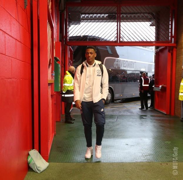The lads have arrived at Old Trafford. Not long now until we bring you confirmed team news... #MUFC #MUNLIV